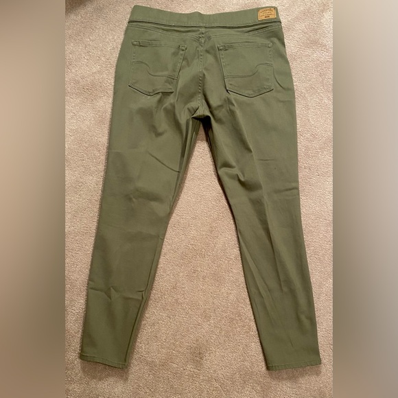 Levi Strauss, Signature Gold, Totally Shaping Pull-on Skinny Jean, Olive - Picture 4 of 11